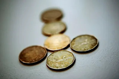 الدولار الكندي يسجل أعلى مستوى في 5 أسابيع أمام الدولار