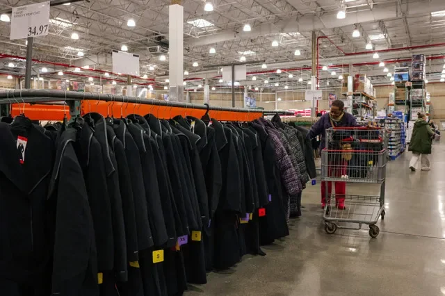Personas comprando en una tienda Costco en el distrito de Staten Island de la ciudad de Nueva York, EE. UU., el 16 de enero de 2026. REUTERS/Brendan McDermid/Archivo