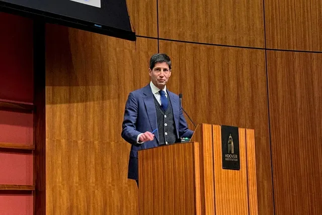 Former Federal Reserve Governor Kevin Warsh addresses a monetary policy conference at Stanford University's Hoover Institution in California. REUTERS/Ann Saphir/File Photo