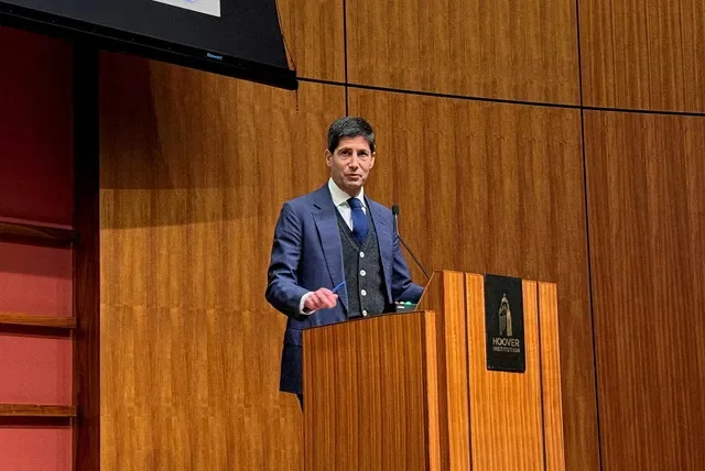 Former Federal Reserve Governor Kevin Warsh addresses a monetary policy event at Stanford University's Hoover Institution in California. REUTERS/Ann Saphir/File Photo