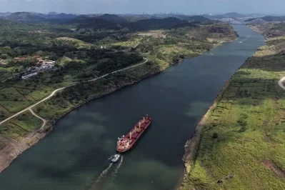 Canal de Panamá explica alza en precios de subastas