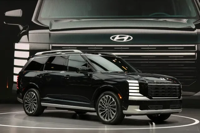 รถยนต์ SUV รุ่น Hyundai Palisade ปี 2026 จัดแสดงภายในงาน New York International Auto Show Press Preview ณ นครนิวยอร์ก สหรัฐอเมริกา เมื่อวันที่ 16 เมษายน 2025 ภาพโดย REUTERS/Shannon Stapleton
