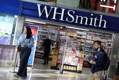 شركة WH Smith تخفض توقعات أرباحها وسط اضطرابات قطاع السفر