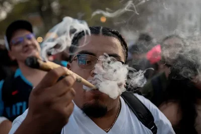 Estados Unidos reduce las restricciones a la marihuana