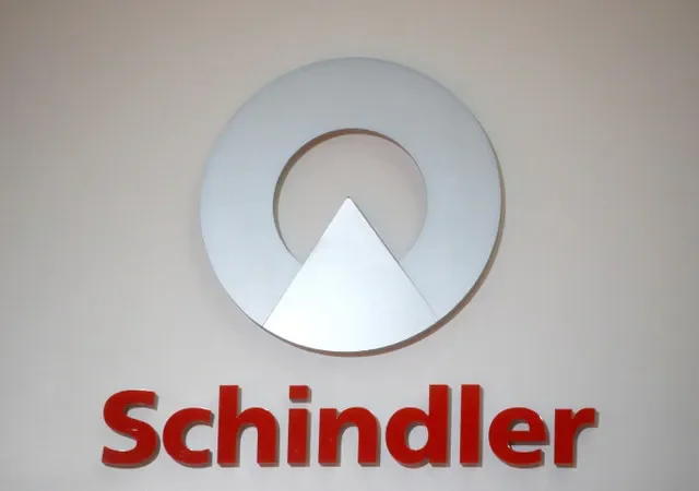 โลโก้ของ Schindler ที่จัดแสดงในงานกิจกรรมของบริษัทในกรุงซูริก REUTERS/Arnd Wiegmann