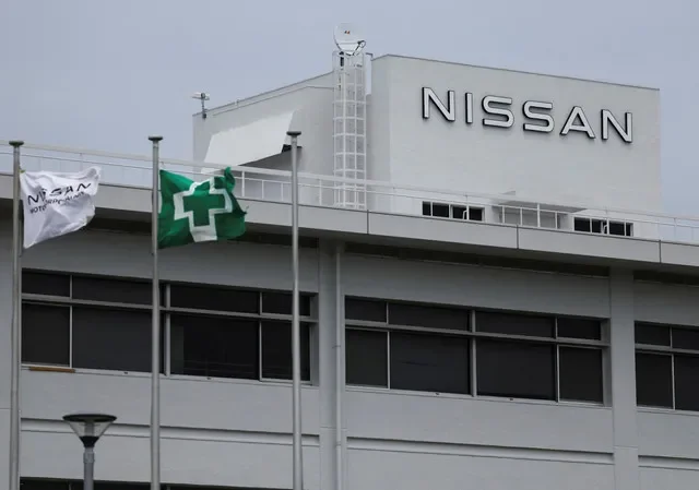 Logotipo da Nissan no topo de um edifício na fábrica de Oppama da Nissan Motor em Yokosuka, Tóquio, Japão. REUTERS/Issei Kato