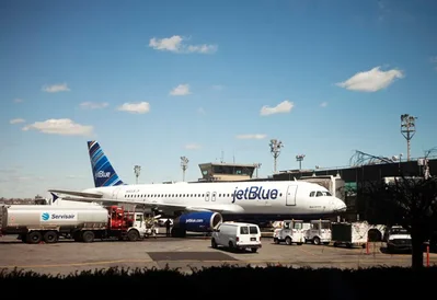 JetBlue Airways ขาดทุนไตรมาสแรกเพิ่มขึ้นจากต้นทุนเชื้อเพลิง