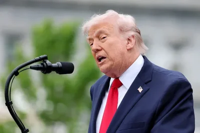 Trump ลงนามคำสั่งขยายการเข้าถึงแผนการเกษียณอายุ