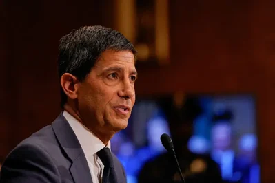 วุฒิสภาผลักดันการเสนอชื่อ Kevin Warsh นั่งประธาน Fed