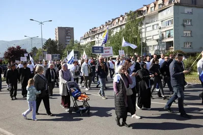 Protestos em Zenica pelo fecho da última siderurgia bósnia