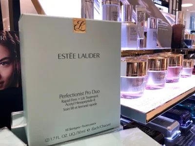Estee Lauder تلغي 3000 وظيفة إضافية وترفع مستهدف الأرباح