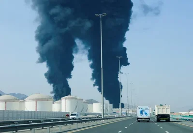 EAU reportam incêndio em Fujairah após ataque do Irão