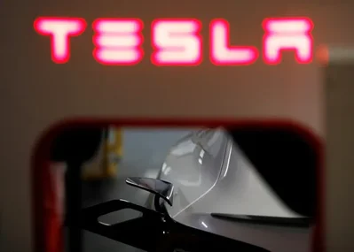 Tesla recolhe 219 mil veículos nos EUA por falha na câmara