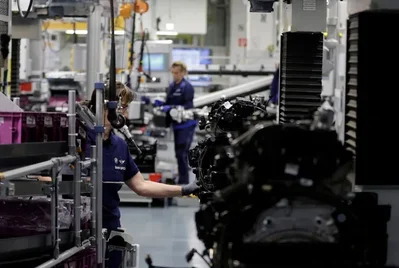 BMW reports 25 percent drop in first quarter profit