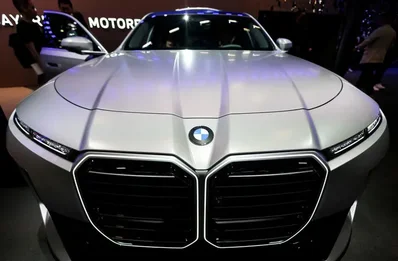 BMW beats profit estimates and keeps 2026 outlook