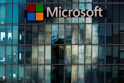 Microsoft podría retrasar meta de energía limpia por la IA