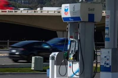 US gasoline prices top 4.50 dollars as summer nears