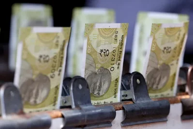 Ngân hàng quốc doanh hỗ trợ đồng rupee khi giá dầu tăng
