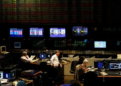 Argentina country risk hits lowest level since February