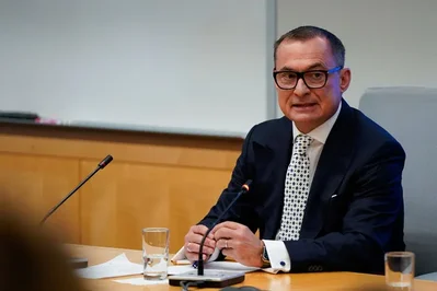 ناغل يشير إلى تزايد احتمالات رفع أسعار فائدة ECB