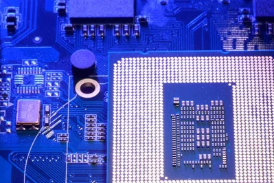 US Inflation and Semiconductor Slump Weigh on Wall Street