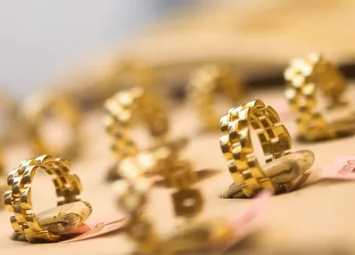 Gold rises as Trump and Xi discuss Iran war resolution