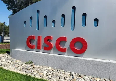 Cisco ترفع توقعات الإيرادات وتخطط لإعادة هيكلة