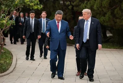 Tổng thống Trump cảnh báo Iran về việc đóng cửa eo biển Hormuz