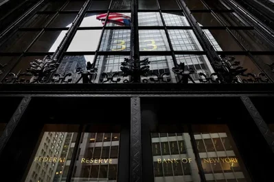Fed نيويورك يؤكد فعالية أدوات الفائدة مع تراجع الاحتياطيات