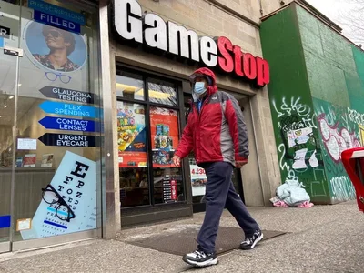 GameStop raises eBay stake to 6.6 percent amid bid