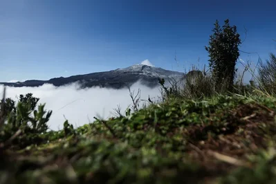 The environment ministry has approved the environmental viability for the Nereidas geothermal project in the Ruiz volcanic massif. This initiative led by Ecopetrol and Baker Hughes aims to provide up to 100 megawatts of renewable baseload power to over 250,000 families.