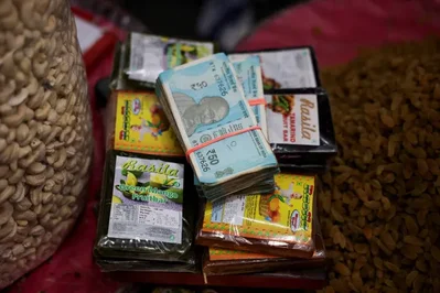 รูปีจ่อฟื้นตัวหลังราคาน้ำมันและอัตราผลตอบแทนพันธบัตรสหรัฐฯ ลดลง