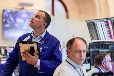 Global Stocks Rise and Oil Prices Drop on Peace Hopes