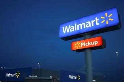 Altos ejecutivos de Walmart salen tras reestructuración
