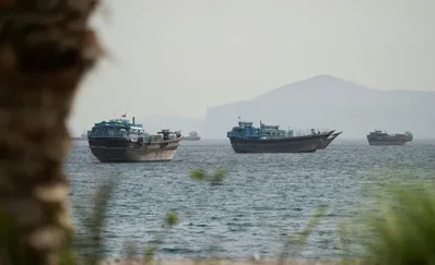 Petroleros y buques de GNL salen de Ormuz hacia Asia