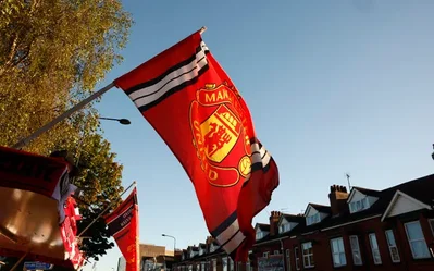Manchester United mejora previsiones tras quedar tercero