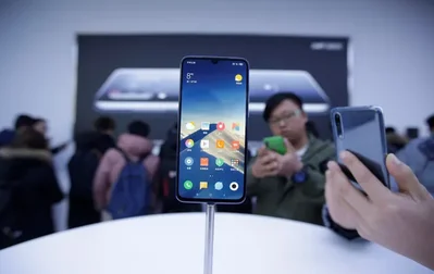 Smartphone market faces record 13.9 percent slump