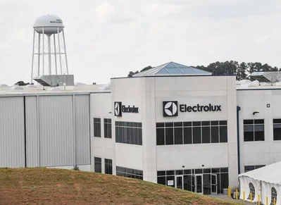Electrolux تسرح 1200 عامل في مصنع أندرسون