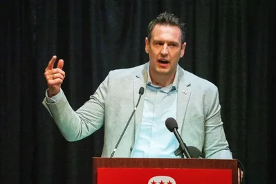 Steak n Shake Candidate Wins Iowa Republican Primary