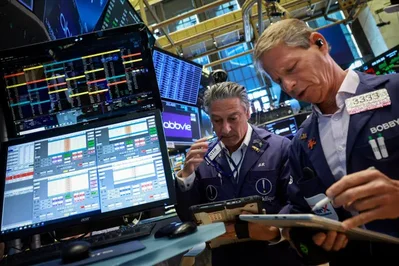 Futuros del Nasdaq y S&P 500 caen ante bajas en chips