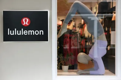 Lululemon recorta previsiones por menor demanda en EE. UU.