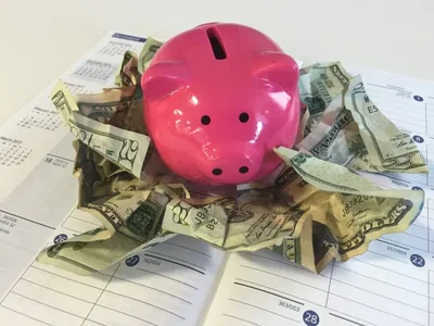 A new WalletHub study ranks Colorado seventh for pay relative to cost of living, up one spot from last year. The state features the fifth-highest average pay for its bottom 20% of earners and a median household income of $106,187.