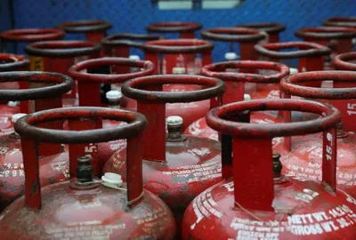 Delhi cooking gas prices rise by 29 rupees per cylinder
