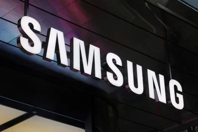 Samsung chip head Jun Young-hyun met with Nvidia CEO Jensen Huang to discuss long-term cooperation on next-generation foundry and memory products. The talks covered ongoing collaboration on autonomous driving and Groq AI chips as well as future HBM4E and HBM5 memory technologies.