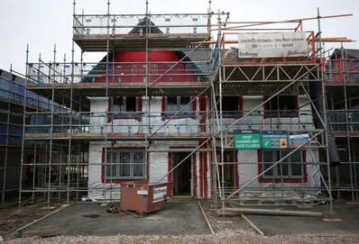 British homebuilder Bellway warned that rising mortgage rates and energy costs have dampened demand and increased material expenses. The company maintained its annual forecasts but cited domestic political volatility and geopolitical tensions as significant risks to its performance beyond July.
