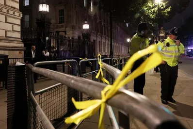 O governo britânico prevê que a nova legislação entre em vigor em julho para travar organizações ligadas a Estados que contratam criminosos para vigilância e sabotagem. O Primeiro-Ministro Keir Starmer afirmou que a lei visará quem paga a terceiros para ameaçar instituições e a segurança pública.