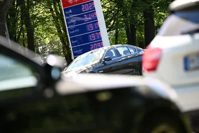 O instituto económico DIW reduziu a previsão de crescimento da Alemanha para 0,5 por cento em 2026, com a subida dos preços da energia resultante do conflito no Irão a afetar o consumo das famílias. Os economistas alertam para uma recessão técnica, prevendo uma contração até ao terceiro trimestre.