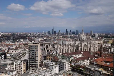 A produção industrial italiana cresceu inesperadamente 0,5 por cento em abril, registando o terceiro ganho mensal consecutivo. A terceira maior economia da zona euro teve um aumento homólogo de 1,3 por cento, com a indústria a mostrar resiliência perante as tensões geopolíticas regionais.