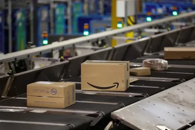 Amazon จัดทำวงเงินกู้ยืมแบบเบิกถอนเงินสดภายหลังมูลค่า 1.75 หมื่นล้านดอลลาร์กับกลุ่มผู้ให้กู้ซึ่งรวมถึง Citibank และ JPMorgan เพื่อใช้เป็นเงินทุนหมุนเวียนทั่วไปขององค์กร การระดมทุนครั้งนี้เกิดขึ้นในช่วงที่บริษัทเทคโนโลยีรายใหญ่ต่างเพิ่มงบประมาณการลงทุนในโครงสร้างพื้นฐานปัญญาประดิษฐ์รวมกว่า 7 แสนล้านดอลลาร์ในปีนี้