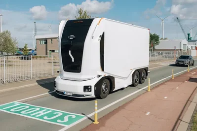 Cổ phiếu của công ty xe tải điện và tự lái Thụy Điển Einride đã tăng hơn 74 phần trăm trong phiên chào sàn Nasdaq vào chiều thứ Tư. Công ty có kế hoạch sử dụng nguồn vốn từ thương vụ sáp nhập để mở rộng đội xe và hoạt động tại Bắc Mỹ và Châu Âu cho các khách hàng bao gồm Lidl và Carlsberg.
